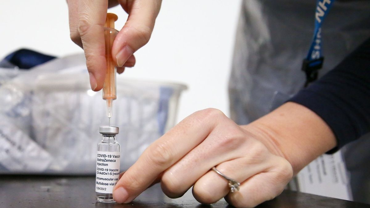 Německo zastavilo očkování AstraZenecou. Lidé mladší 60 let ji nedostanou